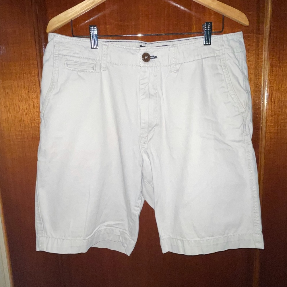 Flat front khaki shorts - American eagle, size 33